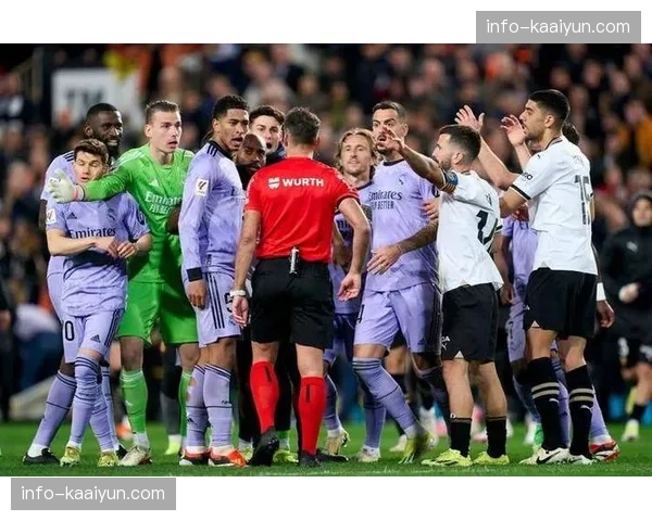 瓦伦西亚客场艰难取分 防线最后时刻顶住反扑压力